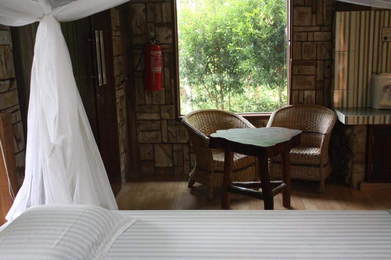 Lodge On The Rocks Bungalows, Restaurant And Jungle Trekking Tours *