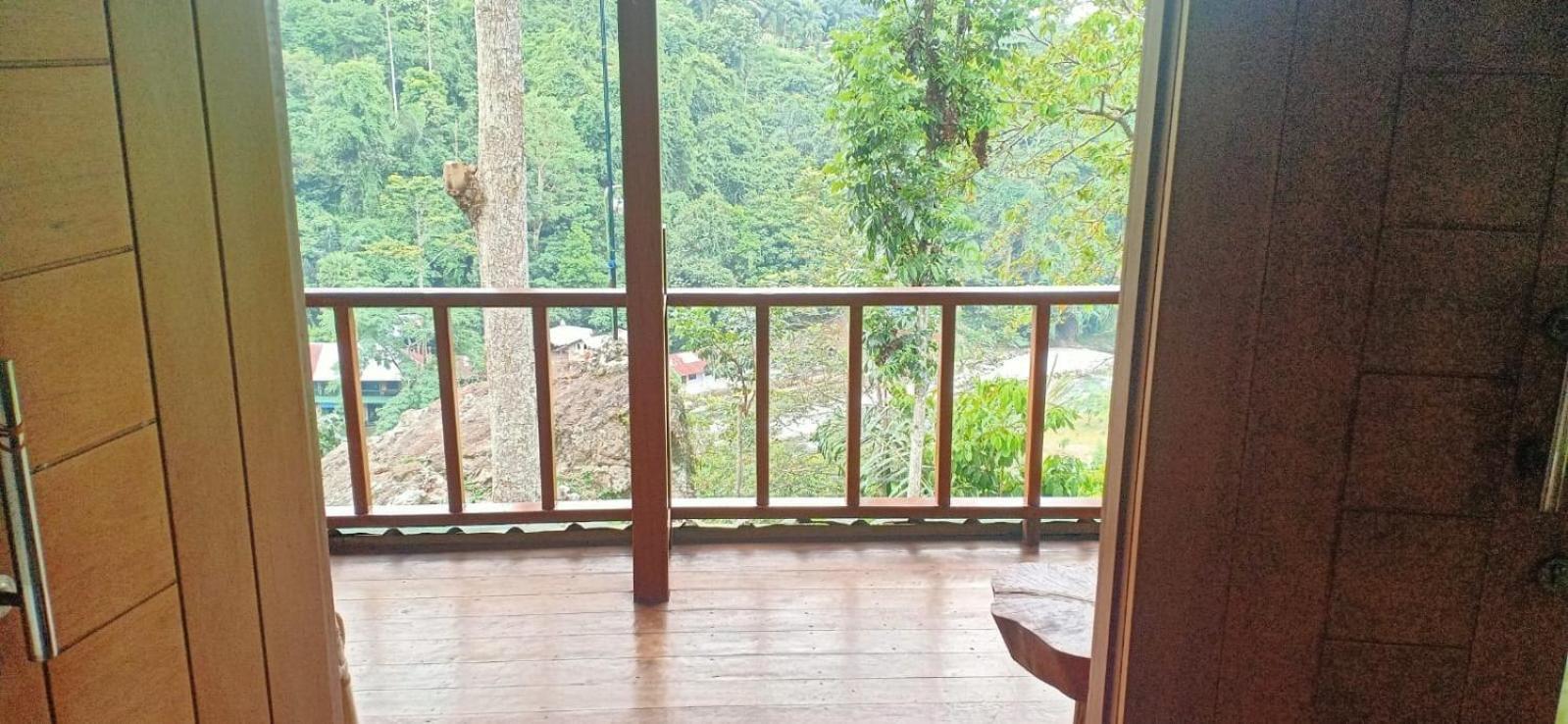 On The Rocks Bungalows, Restaurant And Jungle Trekking Tours * Bukit Lawang