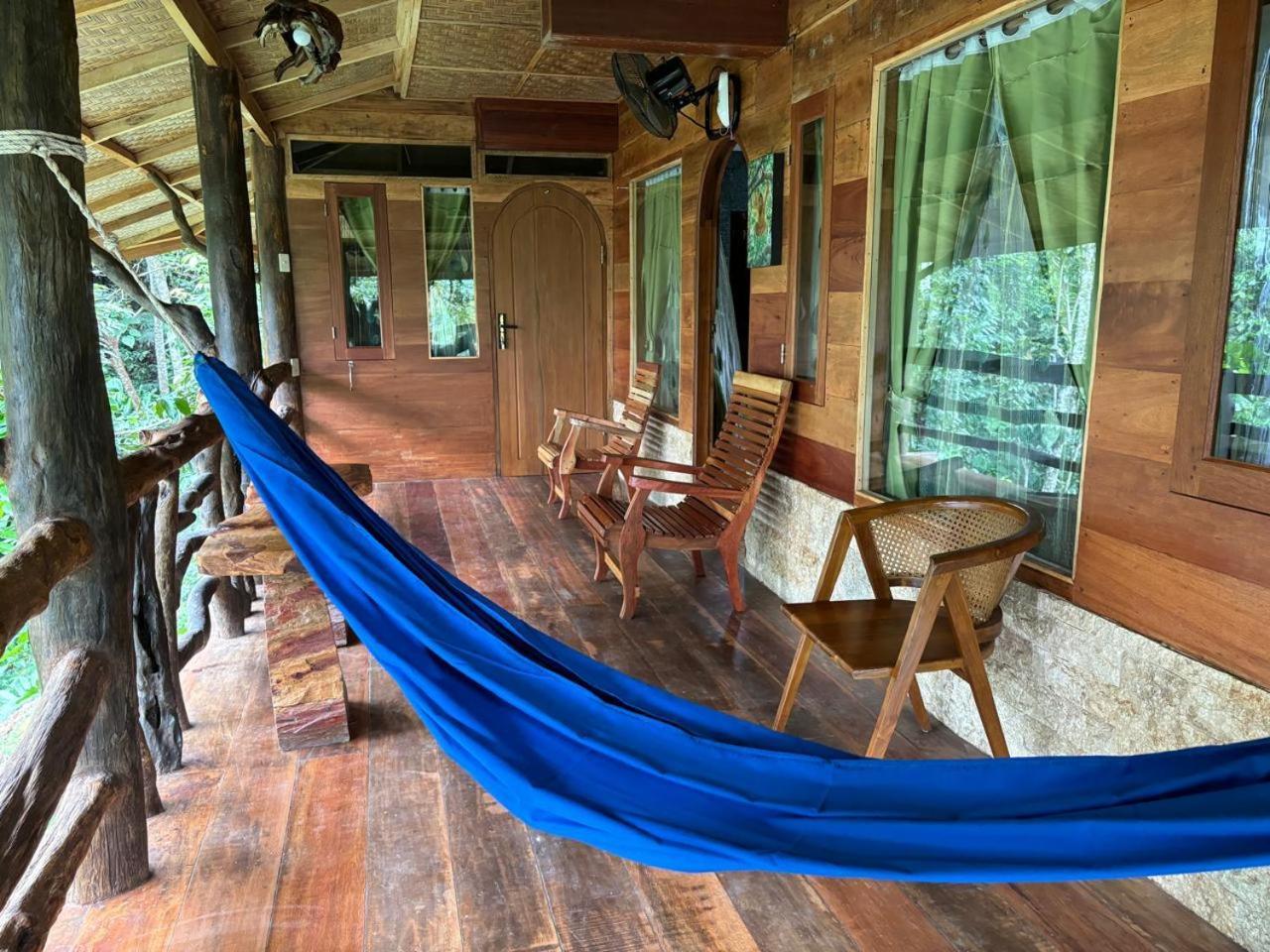 On The Rocks Bungalows, Restaurant And Jungle Trekking Tours * Bukit Lawang