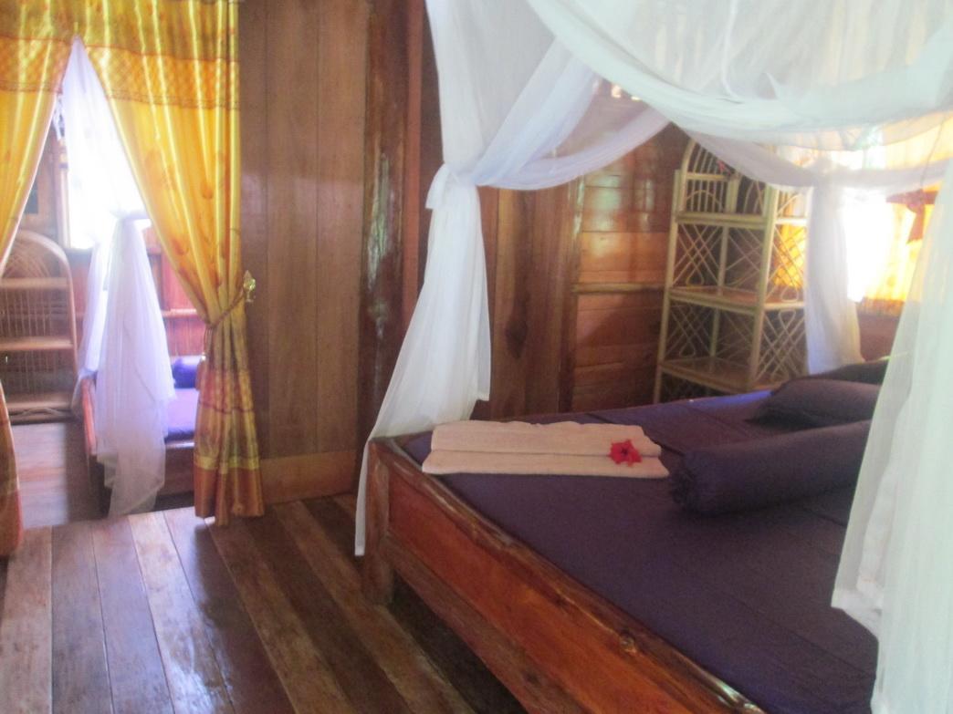 On The Rocks Bungalows, Restaurant And Jungle Trekking Tours *