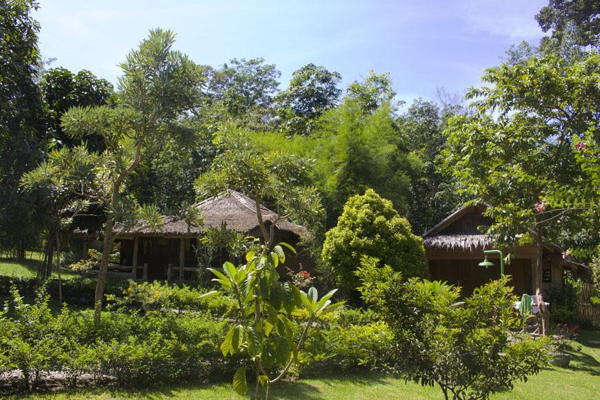 On The Rocks Bungalows, Restaurant And Jungle Trekking Tours Lodge *
